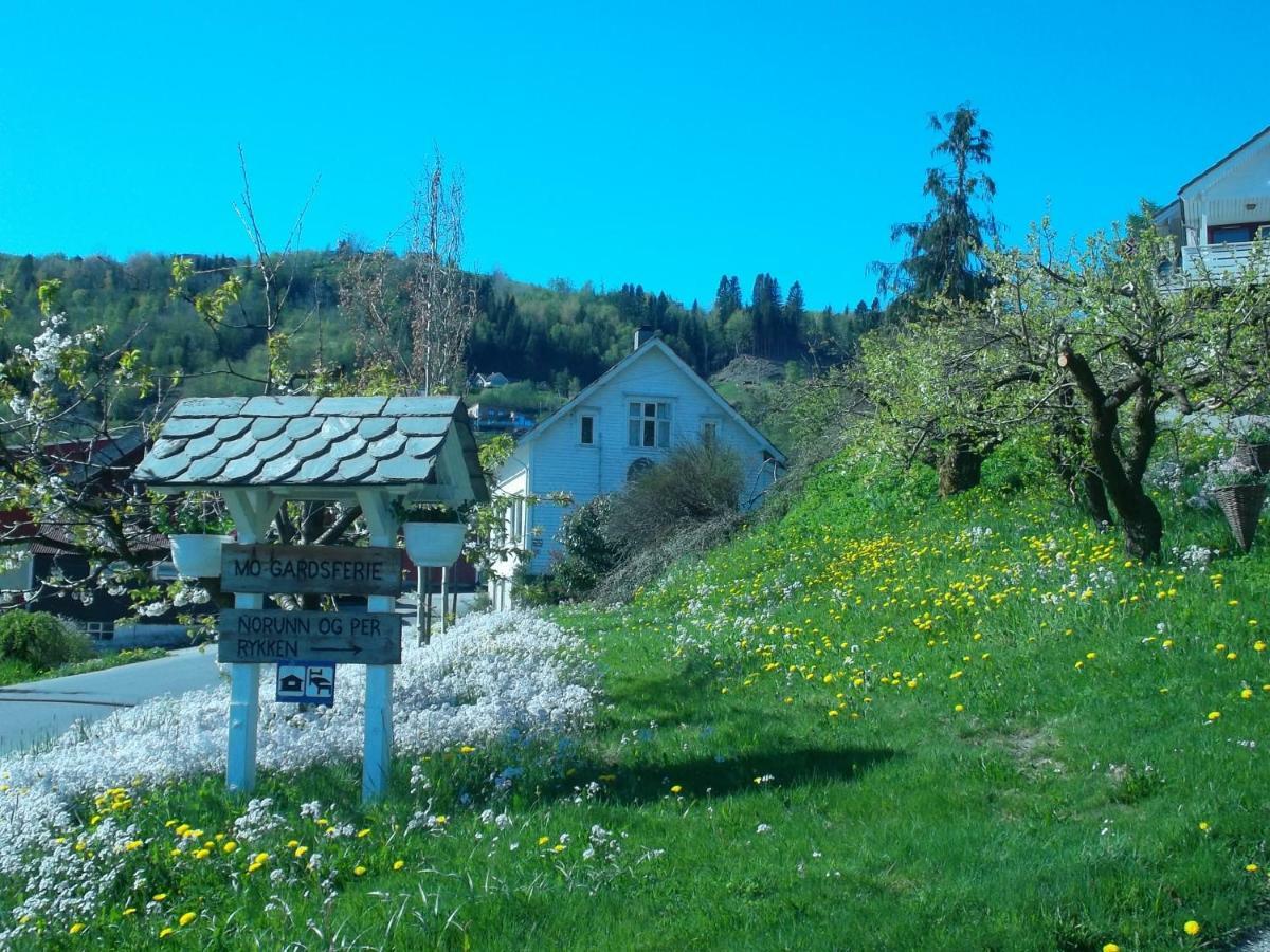 Øystese Mo Gardsferie-Pers Frukthageヴィラ エクステリア 写真